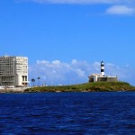 Le phare qui marque l'entrée dans la baie