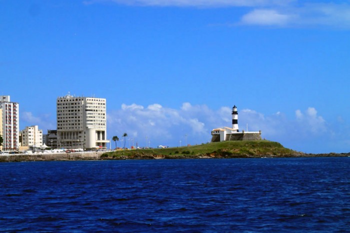 Le phare qui marque l'entrée dans la baie