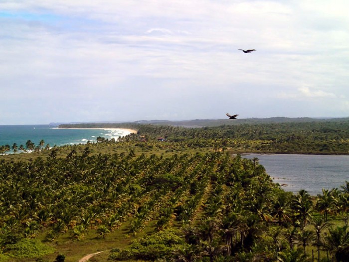 Du haut du Morro do Taipú : à gauche l'Océan Atlantique, à droite le Lagoa Azul