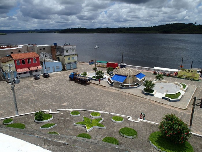 La très conviviale place principale de Maraú,