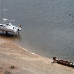 Un autochtone qui vient aussi bidonner l'eau de la source