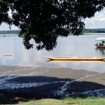 Au fond L'Envol au mouillage, juste en limite de profondeur à marée basse