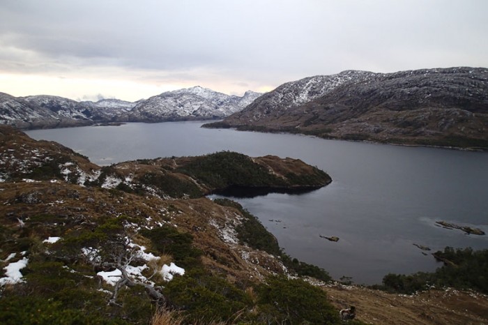 ... caleta Arroyo (entrée Nord du canal Barros Merino), en face l’île Gordon