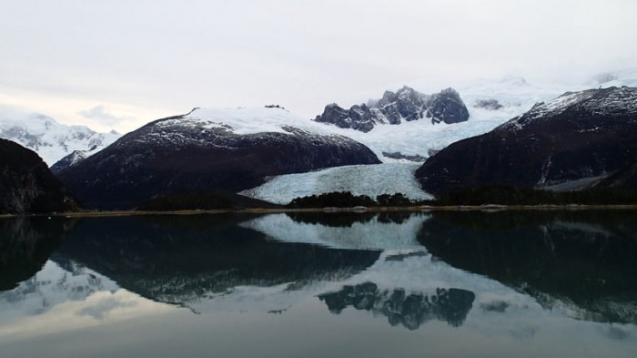... bifurcation dans le bras Est du seno Pia...