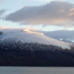 ... au Nord, l'île Tierra del Fuego et le bras NW du canal Beagle