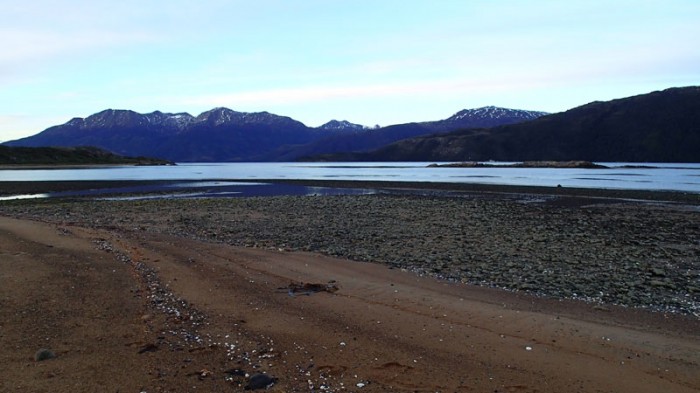 Punta Divide, l'extrémité Est de l'île Gordon, et le canal Beagle