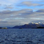 Phare des îlots Liallos, détroit de Magellan, au fond le paso Shag...