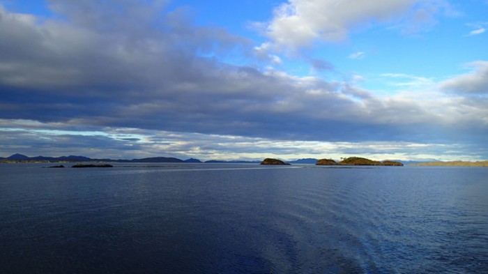 Dans le canal Smyth, les îlots Tres Picos...