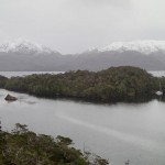 ... Dardé (île Hose) avec au fond le canal Smyth et l'île Manuel Rodriguez