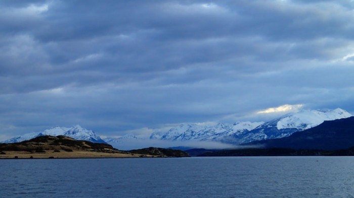 Golfe Almirante Montt, au Nord, la péninsule Antonio Varas...