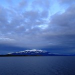 ... au Sud, la péninsule Barros Arana et l’île Diego Portales (à droite)