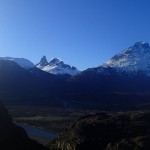 A G, le cerro Palo, à D, le cerro Castillo (2675m)