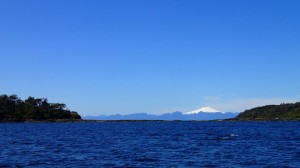 Mont Melimoyu (2400m) vu depuis le canal Puquitin