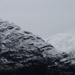 Montagnes dominant le canal Martinez peu après Tortel