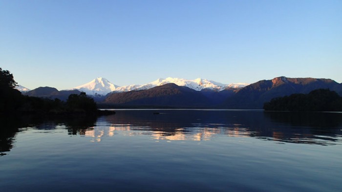Seno Aysén, îles Cinco Hermanos et face Sud du cerro Macá (2300m)