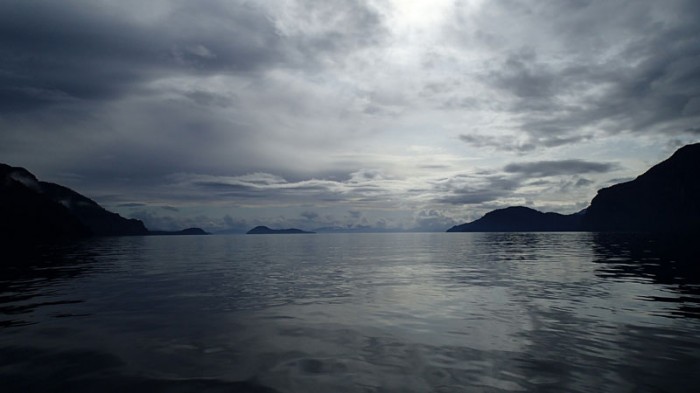 Au début du canal Puyuhuapi, en regardant vers l'Ouest