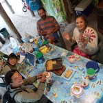 Bruno, Noéline, Eden (8 ans) et Tunui (4 ans), gâteau de coco