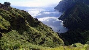 Toboggan de vent sur la baie des Vierges, île de Fatu-Hiva