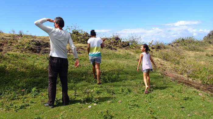 Sur les crêtes de Vaipaee, en balade avec Monia et sa fille Kupuani