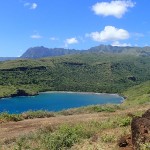 Sur la piste déserte de Pua, 12 Km de marche en plein soleil