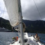 Le Soleal, bateau de croisière, dans la baie de Hatiheu