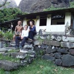 Taniha dans sa maison construite sur le paepae du chef de la vallée