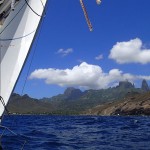 En approche de la baie de Hakahau sur l’île de Ua-Pou