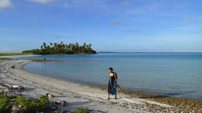 Le lagon bleu en robe tahitienne