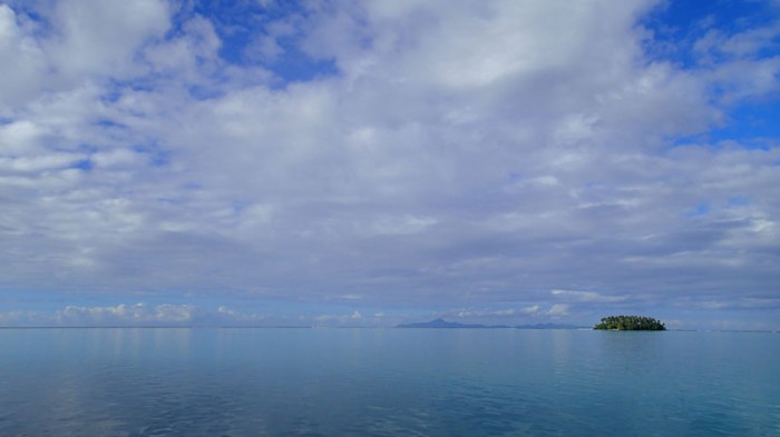 Motu Oatara, l’île de Huahine sur l’horizon