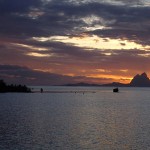 Baie de Pueheru, coucher de soleil sur Bora Bora