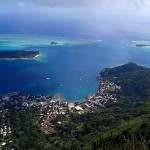 La passe Teavanui et la ville de Vaitape