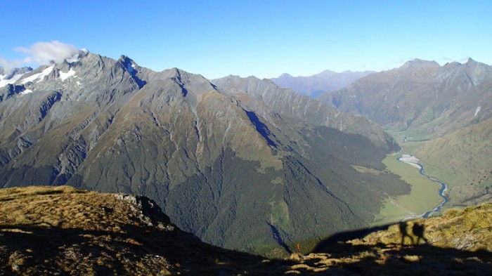 En contrebas, la Matukituki River West Branch