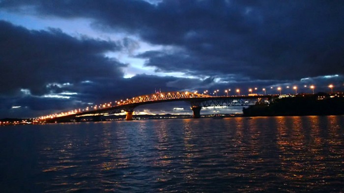 Le pont sur le Waitemata Harbour (42m)