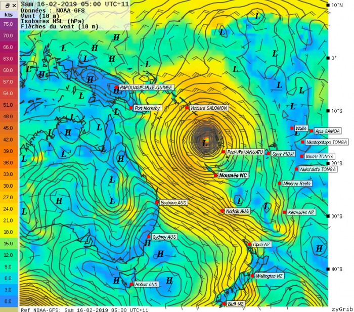 16/02, Oma impacte Vanuatu et prend une trajectoire SW