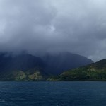 Vallée de la Ouaïème et ses roches dans les nuages