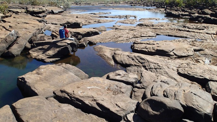 En exploration sur le plateau désertique