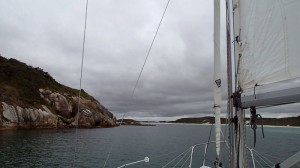 Sortie du mouillage à la voile (Shelter Island)