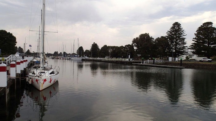 L’Envol amarré au quai de la rive Ouest de Moyne River (Port Fairy)