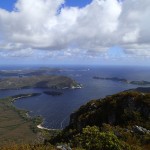 Vue du sommet, Bramble Cove et Breaksea Islands