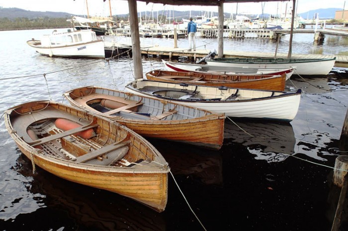 Ouvrages d’art en face du Wooden Boat Centre