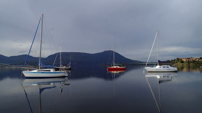 Réflexions sur la Derwent River
