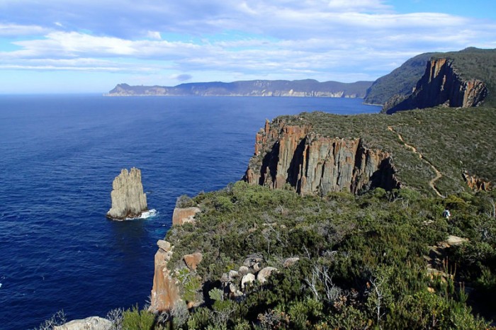 Vue du cap Hauy, le Monument (50m), le cap Pillar et le doigt du Blade