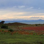 Un lac asséché avec au fond l’île de Tasmanie