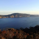 La Munro Bight et le cap Hauy, au centre le Mt Fortescue (490m)