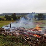 Bonfire sur le terrain de Ben et Victoria à Premaydena