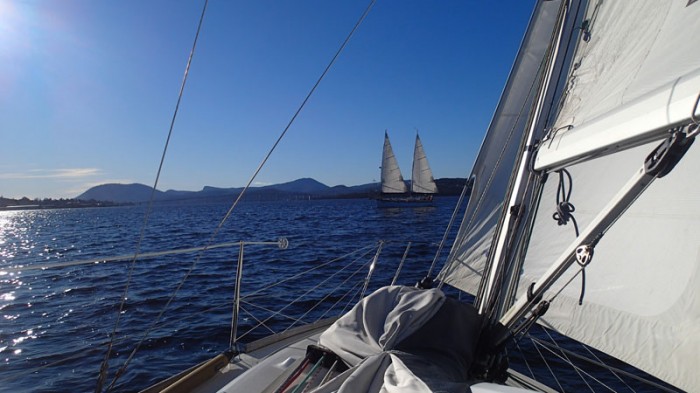 Arrivés à Hobart, on croise Swish, un voilier avec 2 mâts autoportés