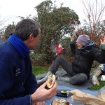 Contre une amande, Peck ouvre grand les ailes