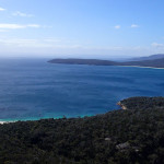 L’Envol, Schouten Passage (à D), la péninsule Freycinet en enfilade