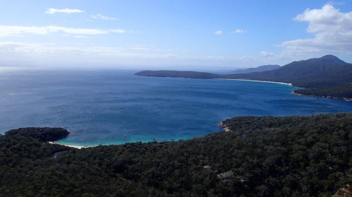 L’Envol, Schouten Passage (à D), la péninsule Freycinet en enfilade