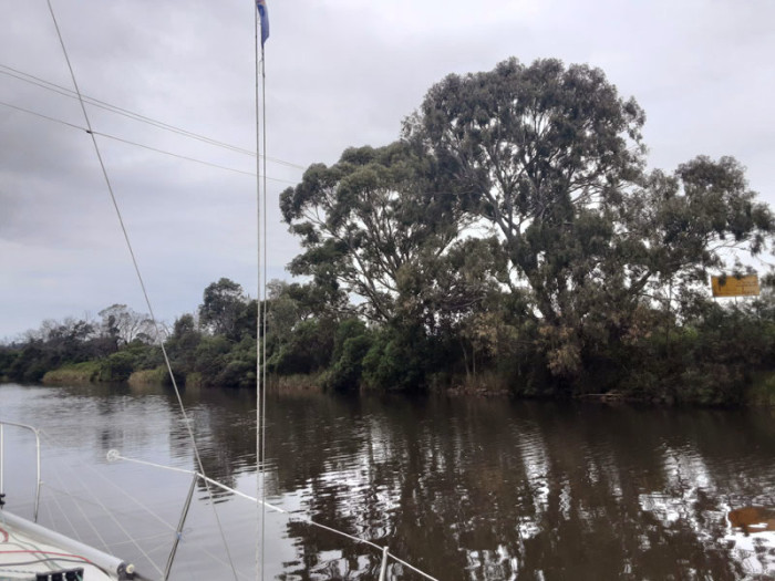 Une des 3 lignes à haute-tension sur la Mitchell River (tirant d’air 15m)